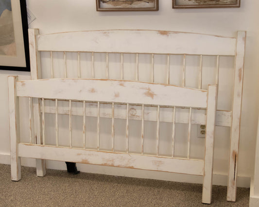Moosehead Distressed Ivory Full Bed