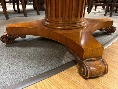 Ethan Allen 'Townhouse' Round Mahogany Dining Table