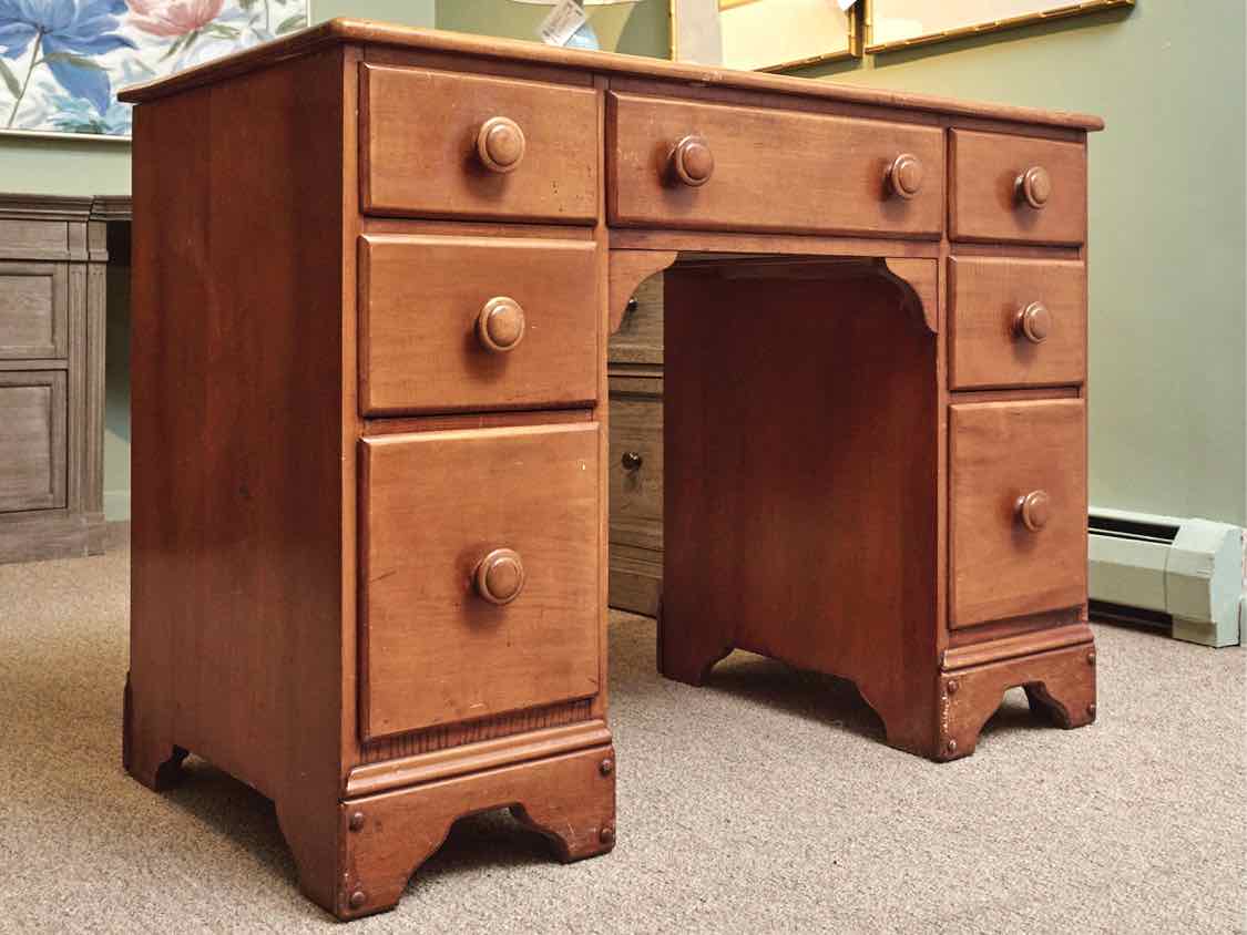 Maple  Knee Hole 7 Drawer Desk