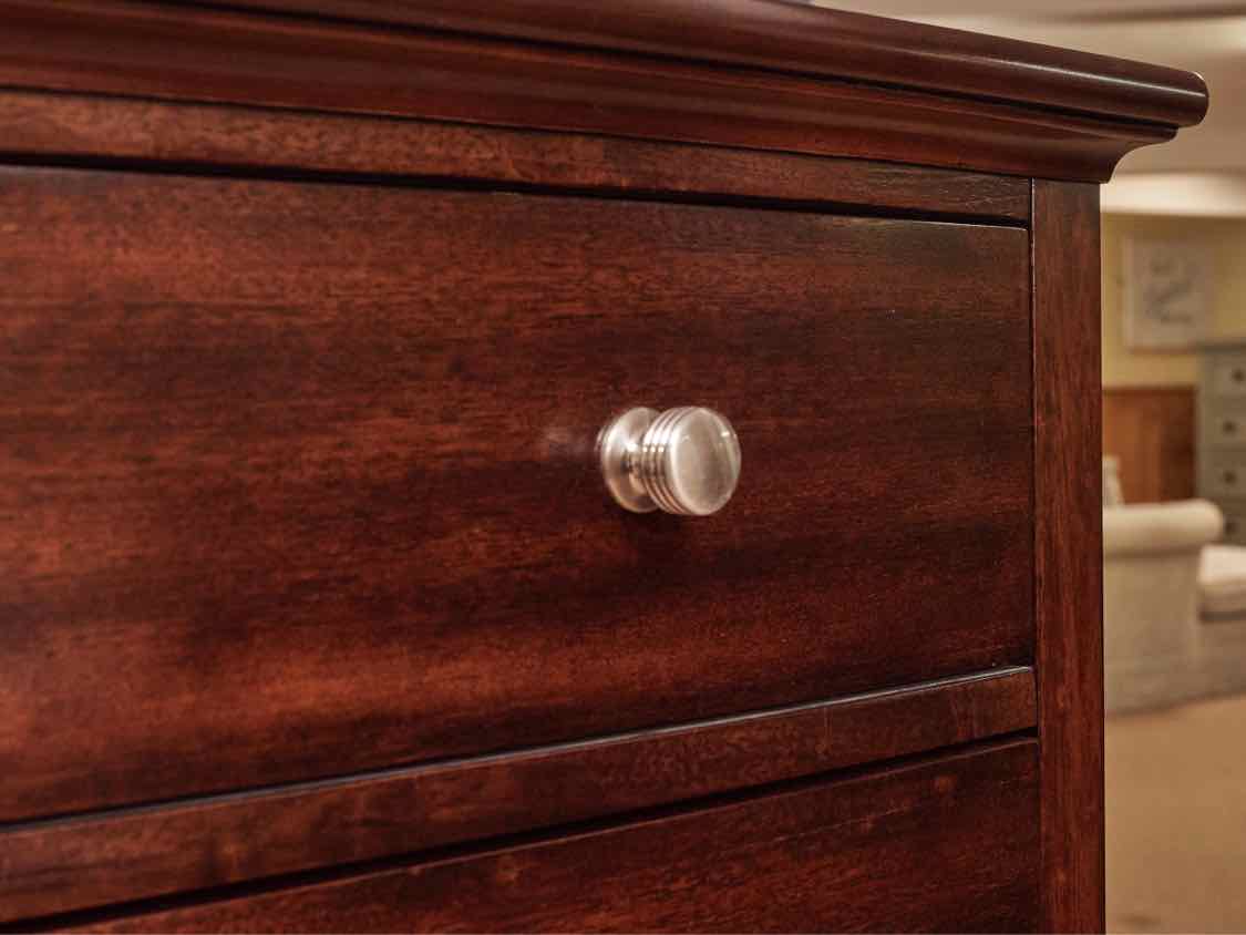 Ribboned Mahogany 5 Drawer Chest