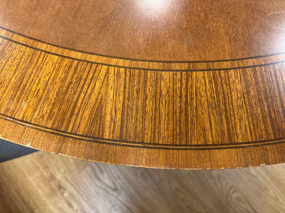 Ethan Allen 'Townhouse' Round Mahogany Dining Table