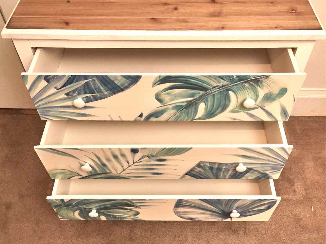 White Finish With Leaf Motif Decor 3 Drawer Chest