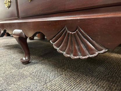 Queen Anne Mahogany 8-Drawer Dresser