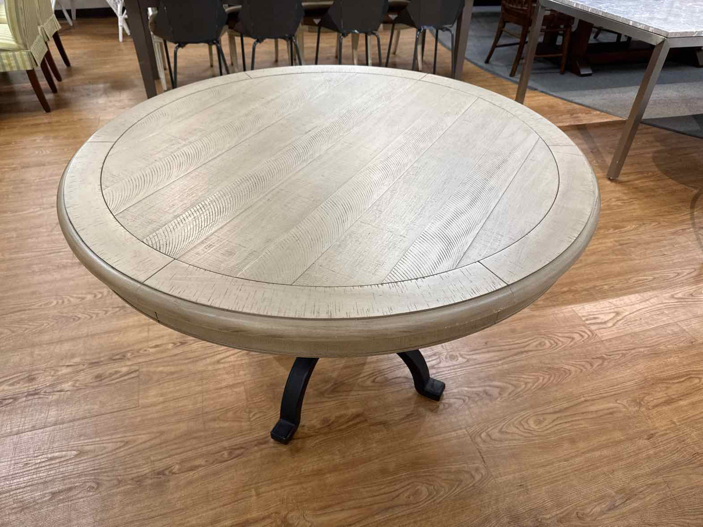 Magnussen Furniture 'Harlow' Round Dining Table