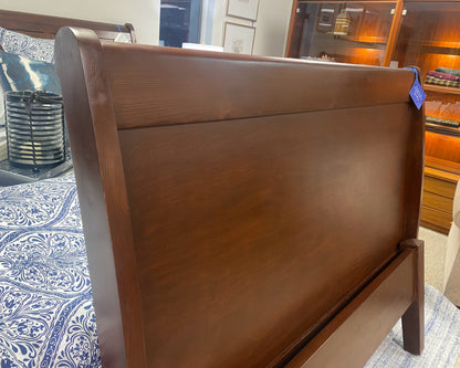 Bench Made Solid Cherry Finish Queen Bed