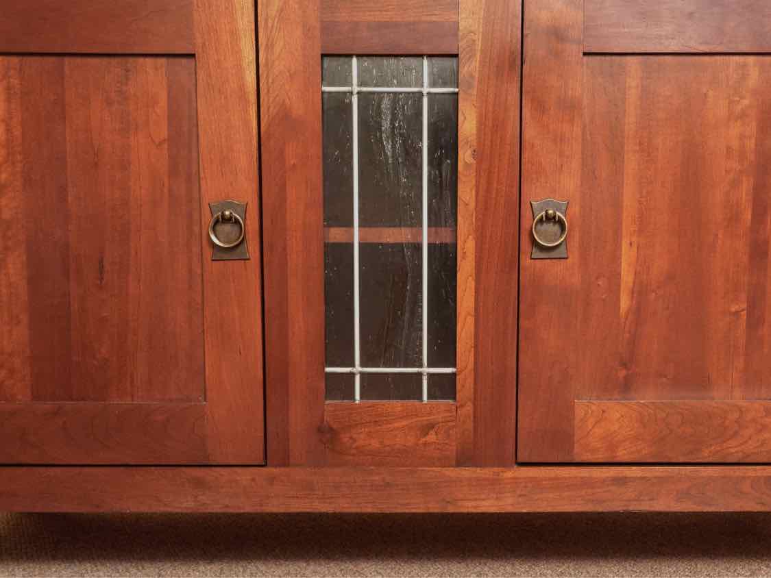 Kincaid Cherry Mission Style 4 Drawer 2 Door Leaded Glass Accent   Dresser