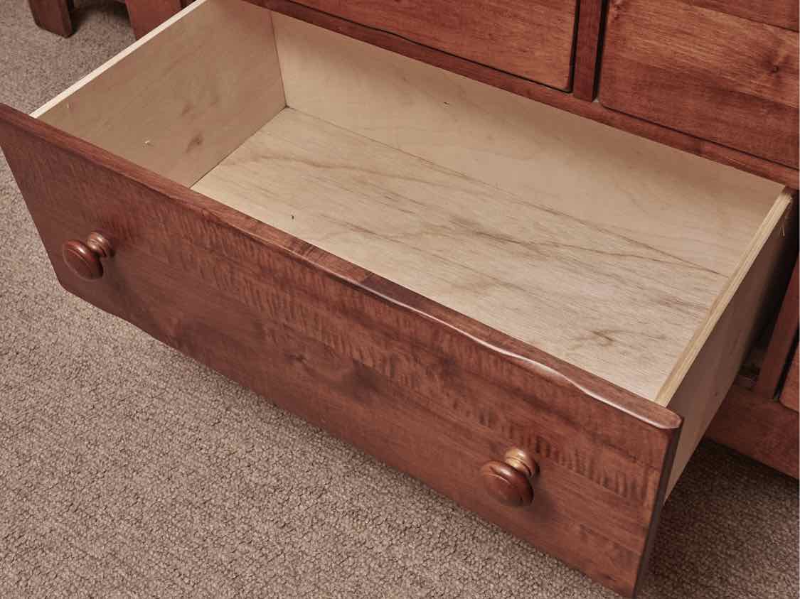 Vaughan Bassett  'Solids' Maple 8 Drawer Dresser
