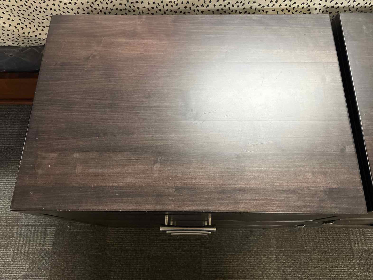 Yutzy Wookworking Pair of 'Coronado' Nightstands
