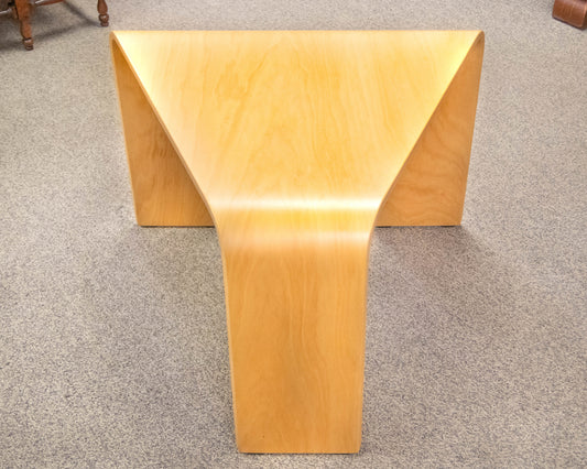 Ekornes Corner Table in Maple