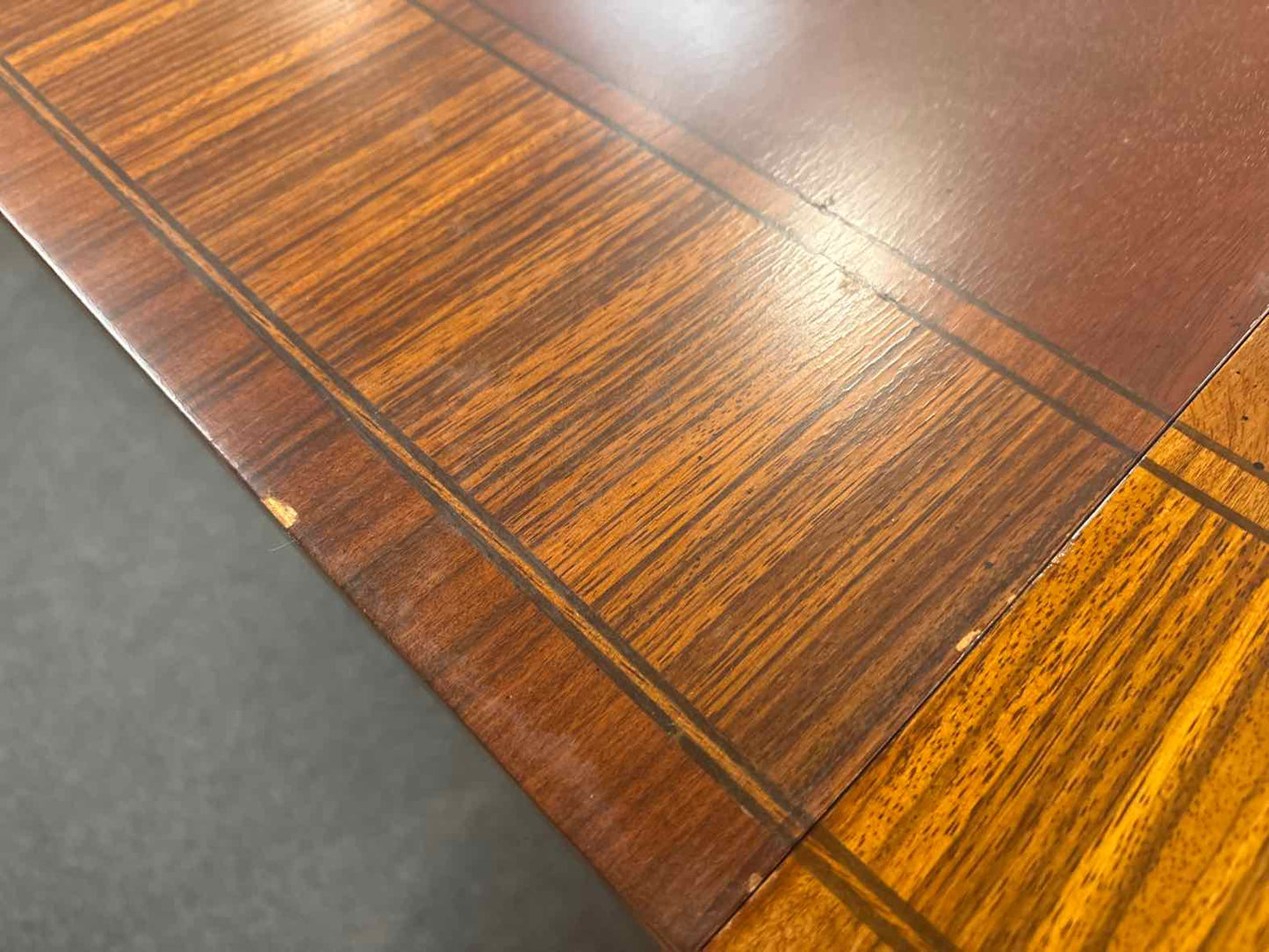 Ethan Allen 'Townhouse' Round Mahogany Dining Table