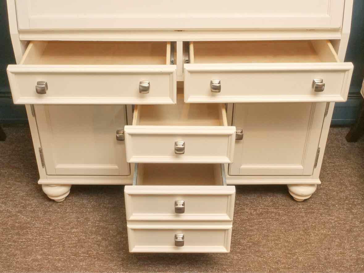 American Drew Ivory Finish 3 Drawer 1 File Drawer  2 Doos Secretary Desk