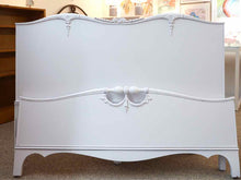 Full Size Rosette Carved Bed