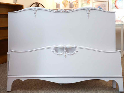 Full Size Rosette Carved Bed