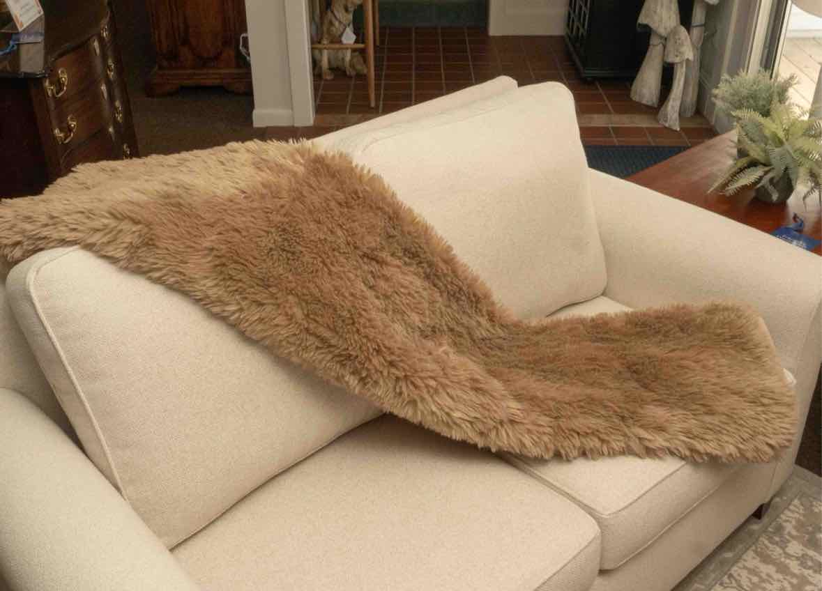 Pottery Barn Faux Fur Beige Micro Suede Backing  Throw