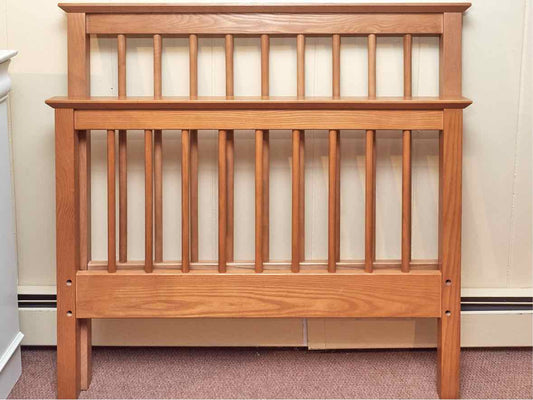 Vermont Tubbs 'Addison'  Solid Maple  Spindle Twin Bed
