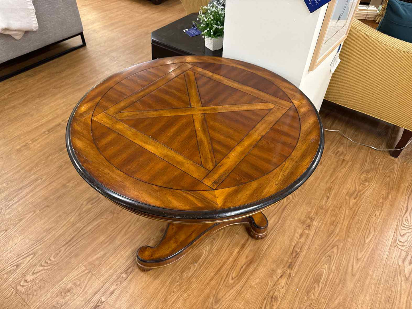 Sherrill Furniture Pedestal Accent Table