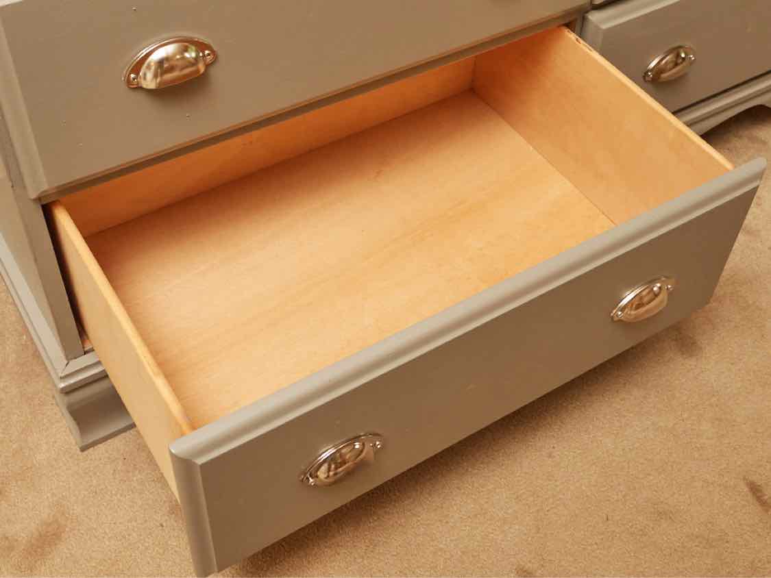'Beach Pebble Gray' Finish 7 Drawer With Chrome Pulls Chest