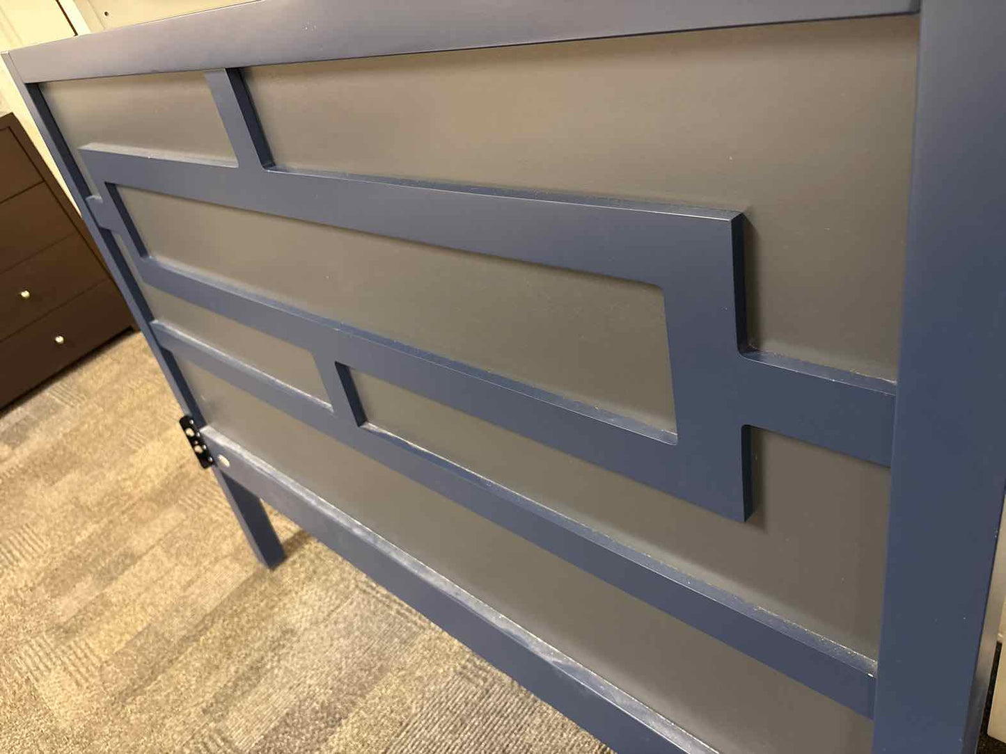 Newport Cottages 'Max' Full Bed in Dark Blue