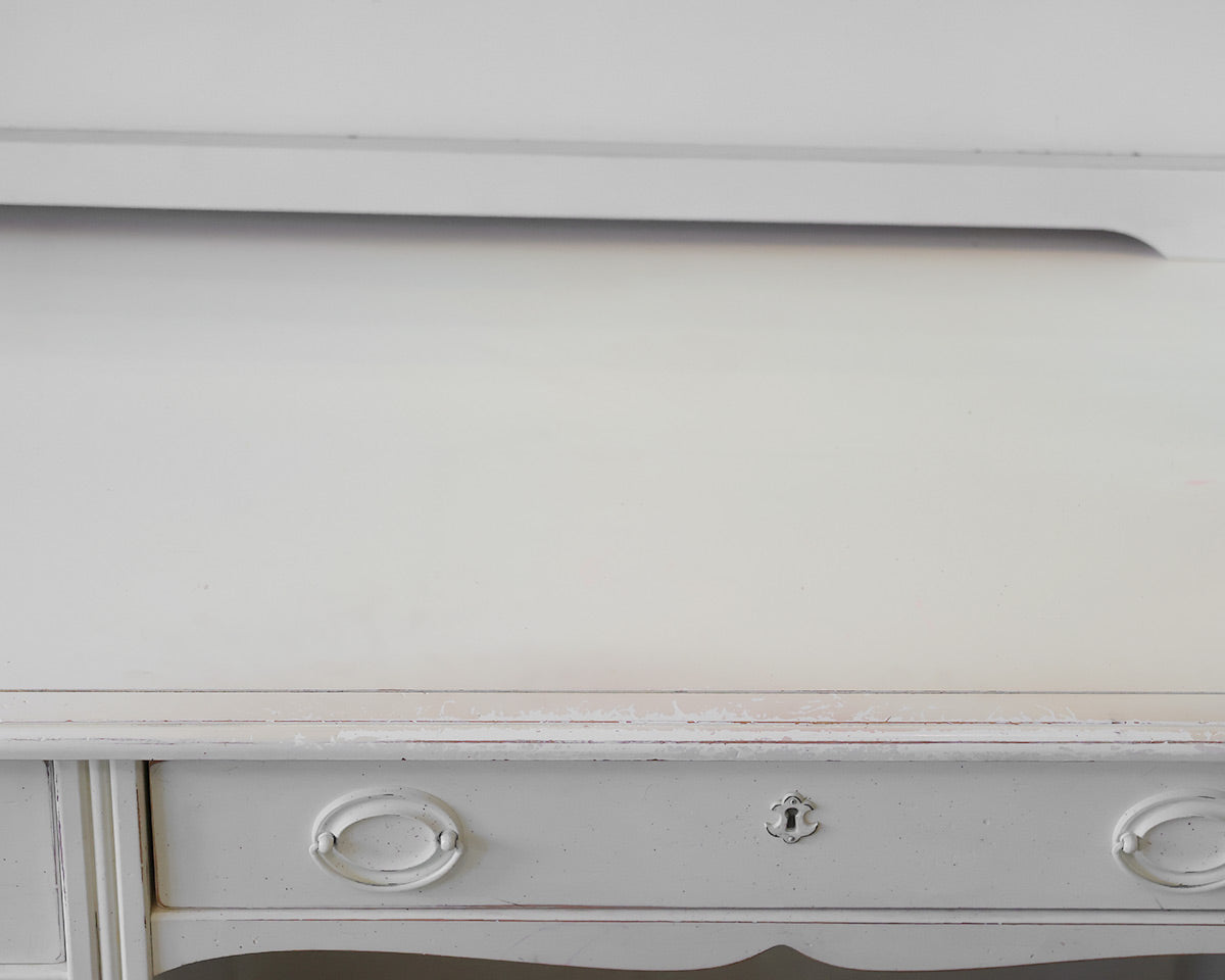 Ragazzi Single Pedestal Desk with Hutch in Antique White with Beadboard Detail