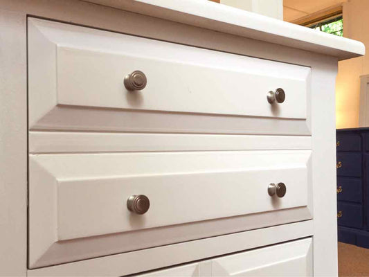 Broyhill Off White Finish 9 Drawer With Chrome Hardware  Dresser