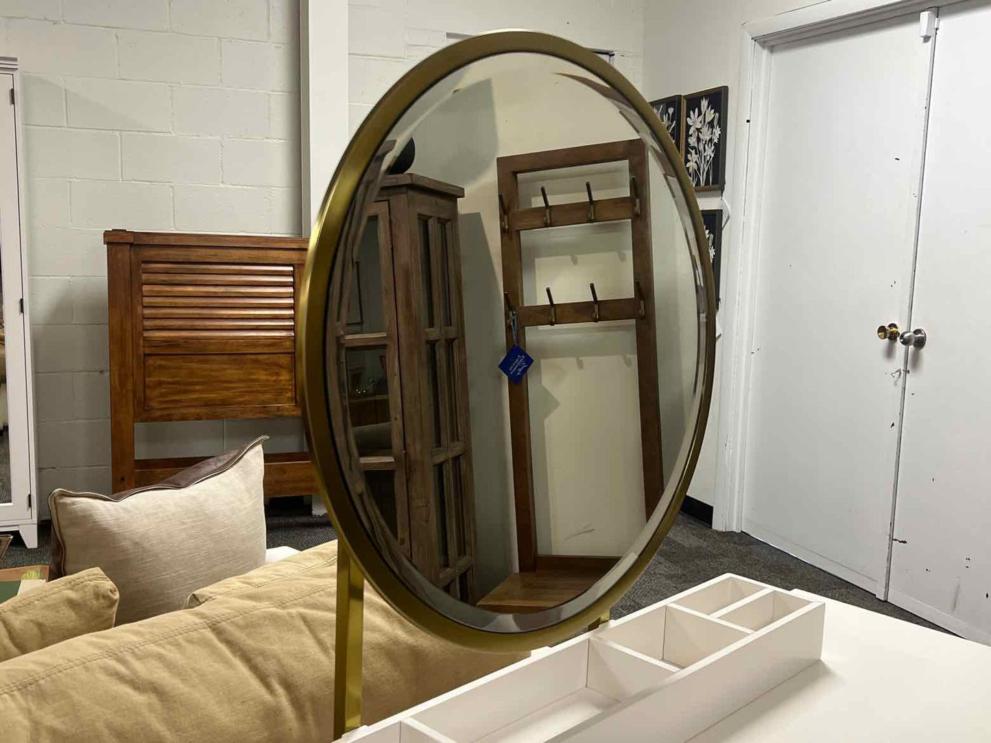 White Lacquer Vanity w/ Mirror