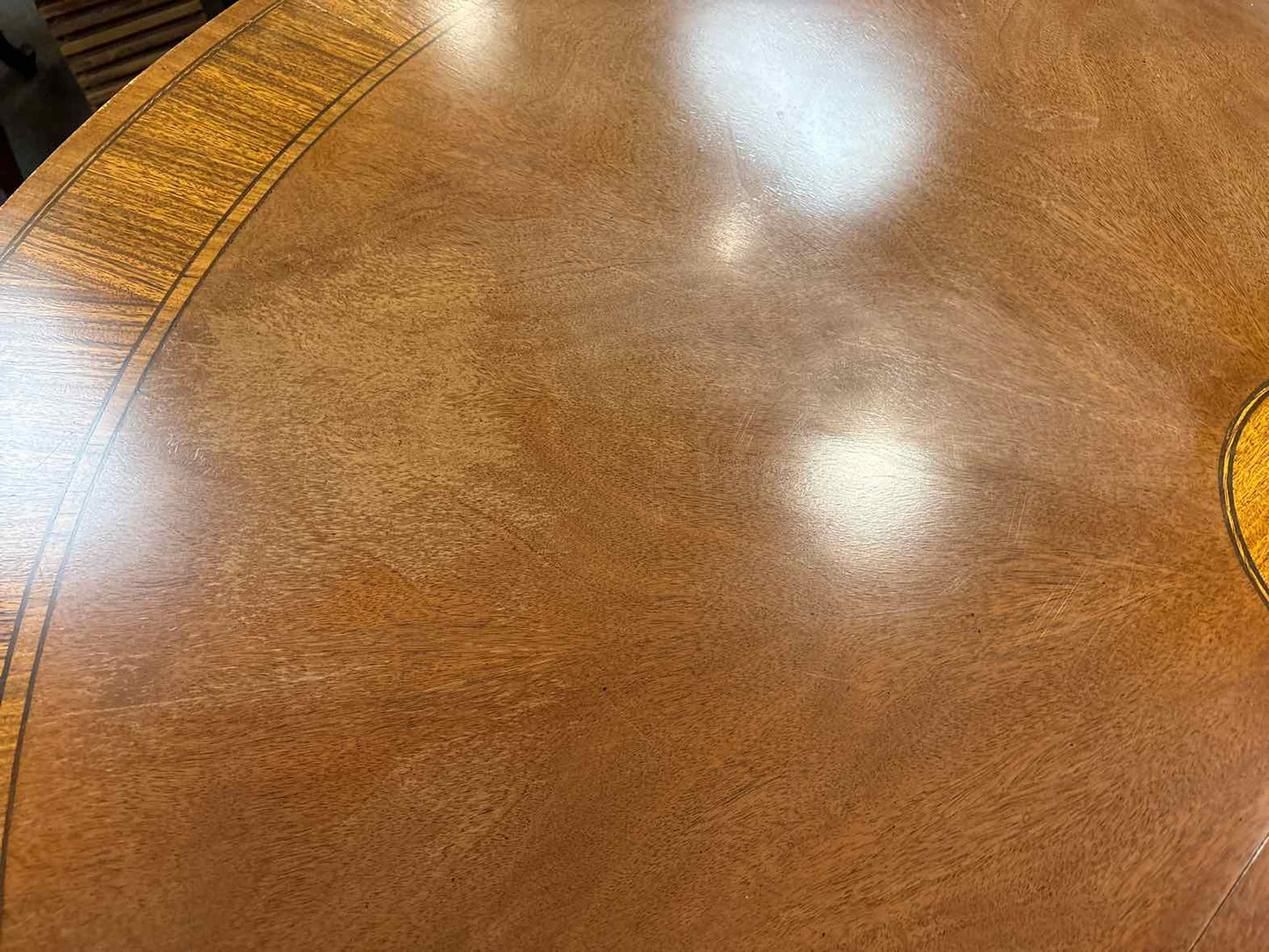 Ethan Allen 'Townhouse' Round Mahogany Dining Table