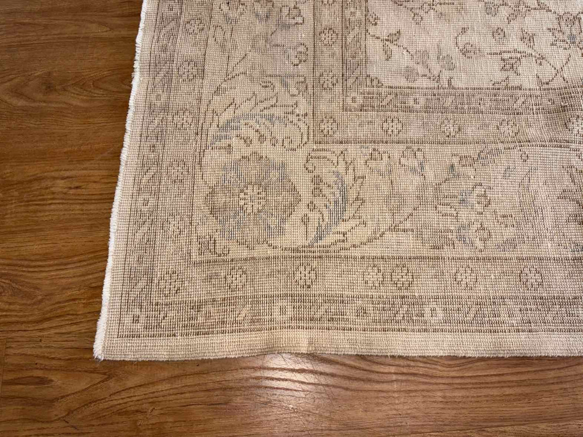 13.5' x 9.5' Floral Area Rug