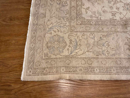 13.5' x 9.5' Floral Area Rug