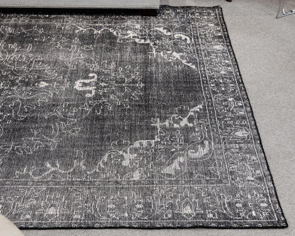 Black and White Oriental Styled 8'x10' Area Rug