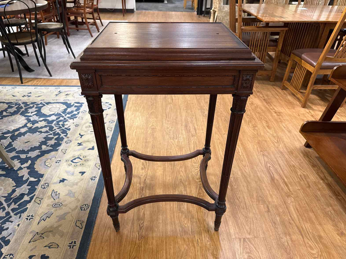 Mahogany Swivel Top Side Table