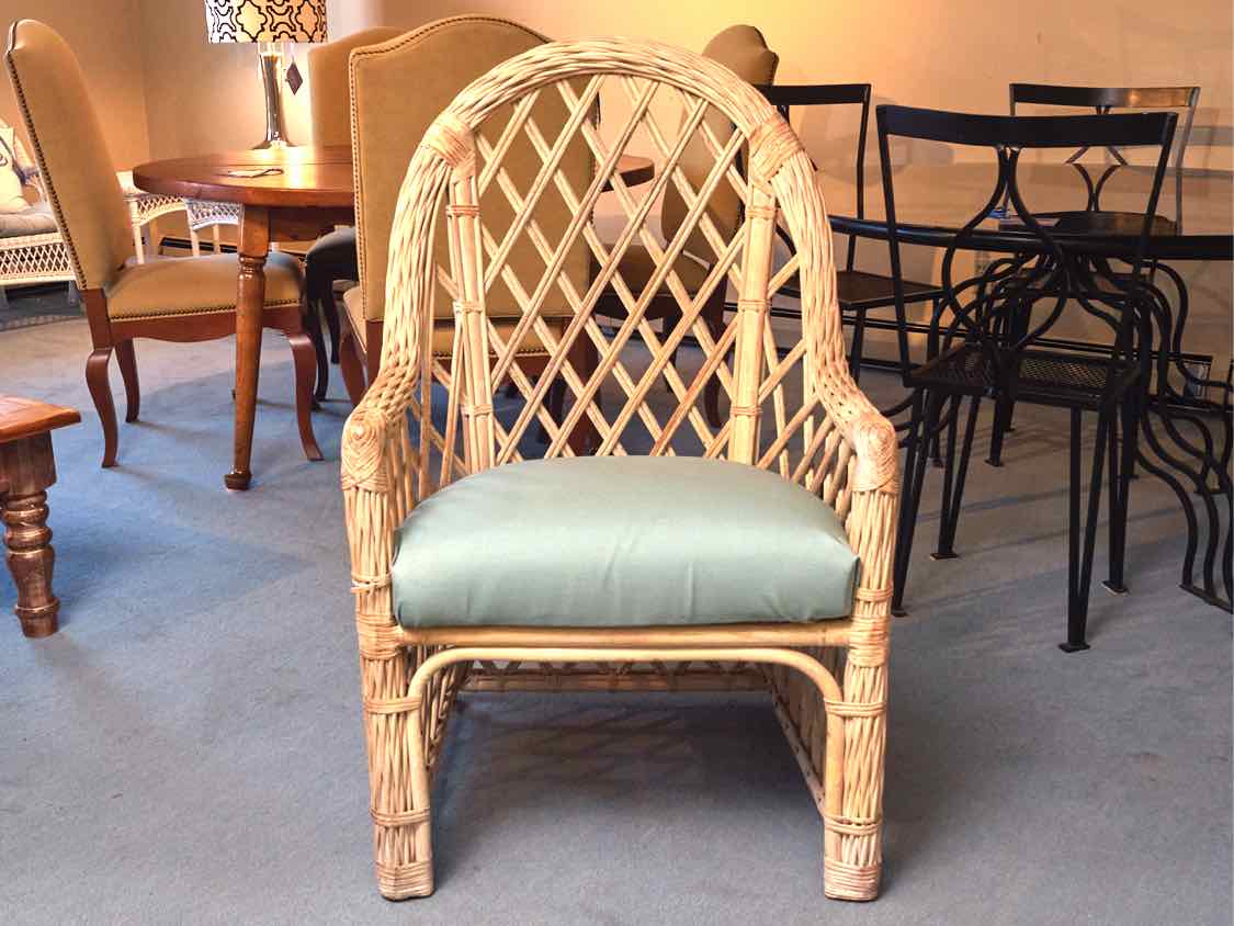 Fort Smith Chair Co. Round  Glass Top  Natural Wicker Base & 4  Cushion Chairs