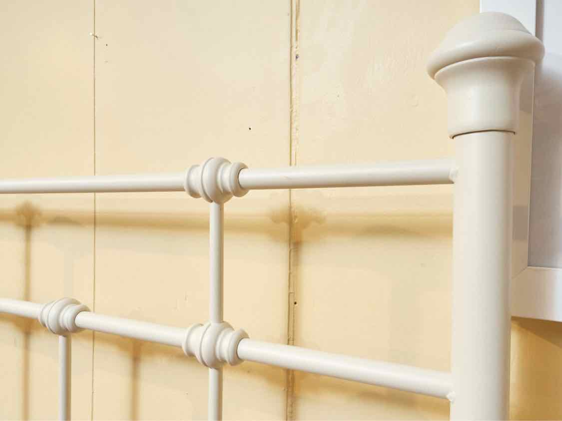 LLBean White Finish Metal  Full Bed Includes Black Metal Rails