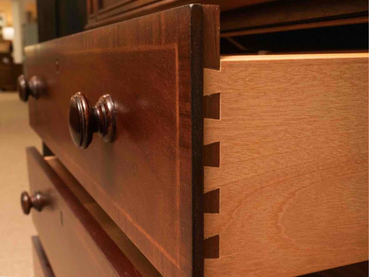Thomasville 'Fredericksburg Collection' Mahogany Finish Bedside Chest