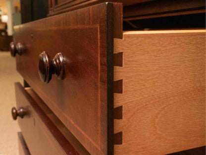 Thomasville 'Fredericksburg Collection' Mahogany Finish Bedside Chest