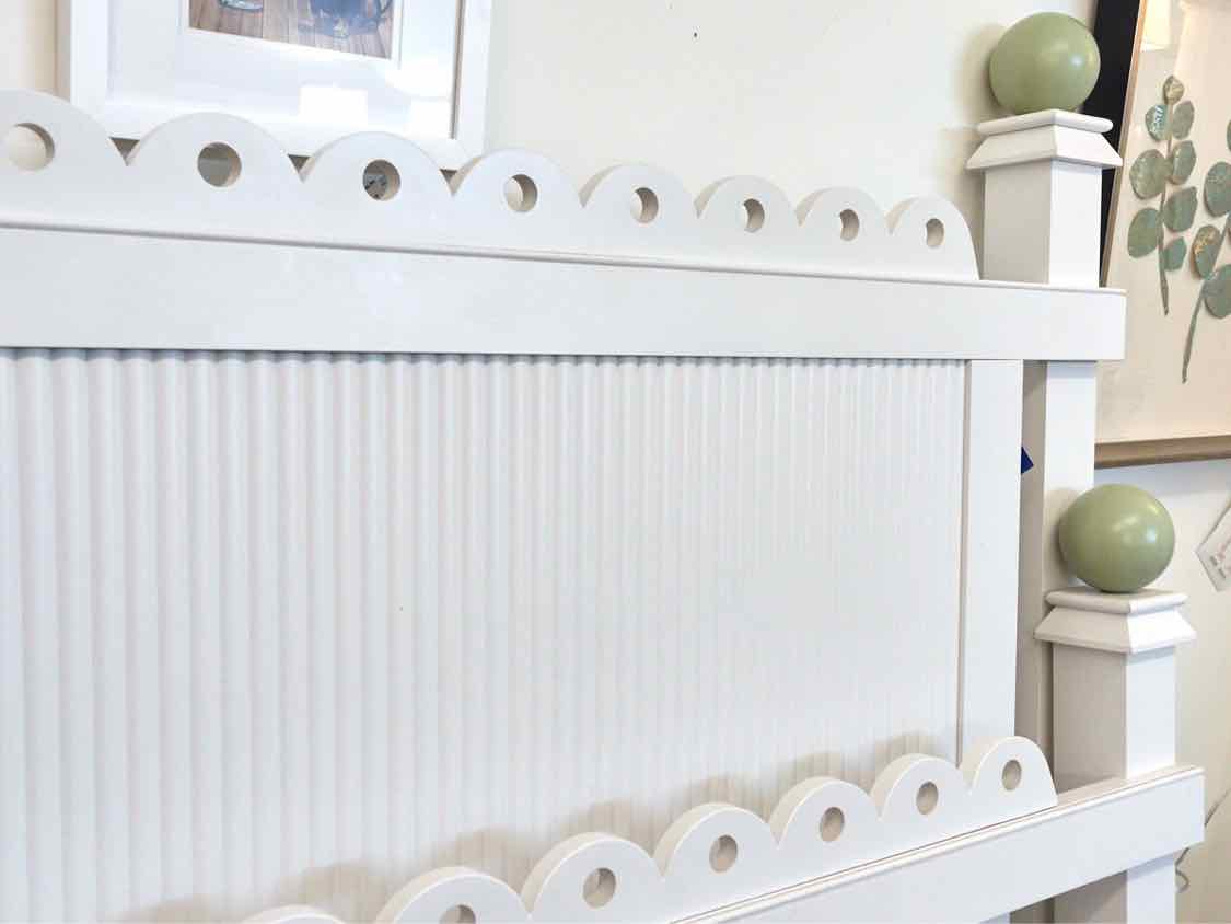 Maine Cottage Queen 'Lizzie' Bed in White & Green