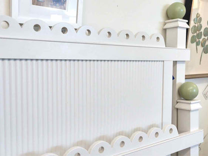 Maine Cottage Queen 'Lizzie' Bed in White & Green