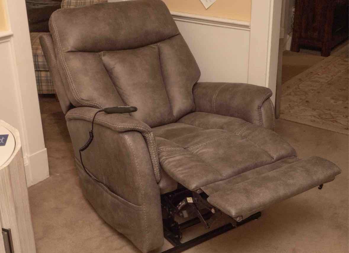Warehouse M Furniture Bernie & Phil  Altra Suede Power Lift  Chair