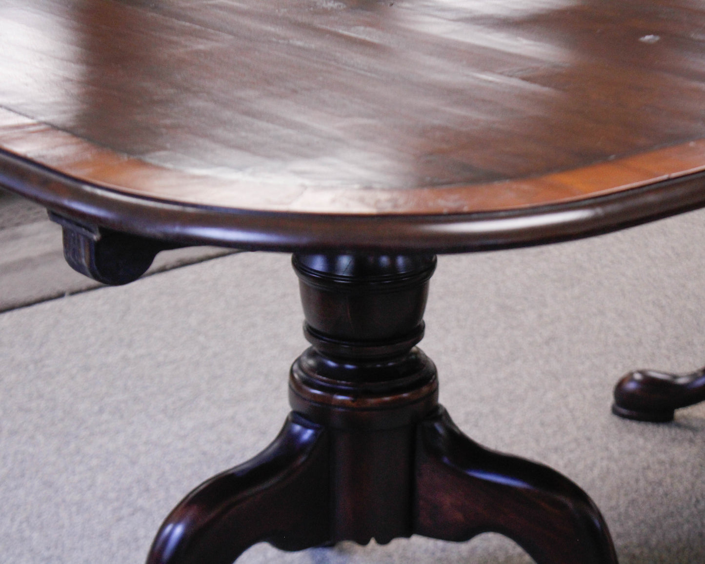Dillon & Co English Dining Table with 2 Leaves & Set of 8 Wheat Shaff Chairs