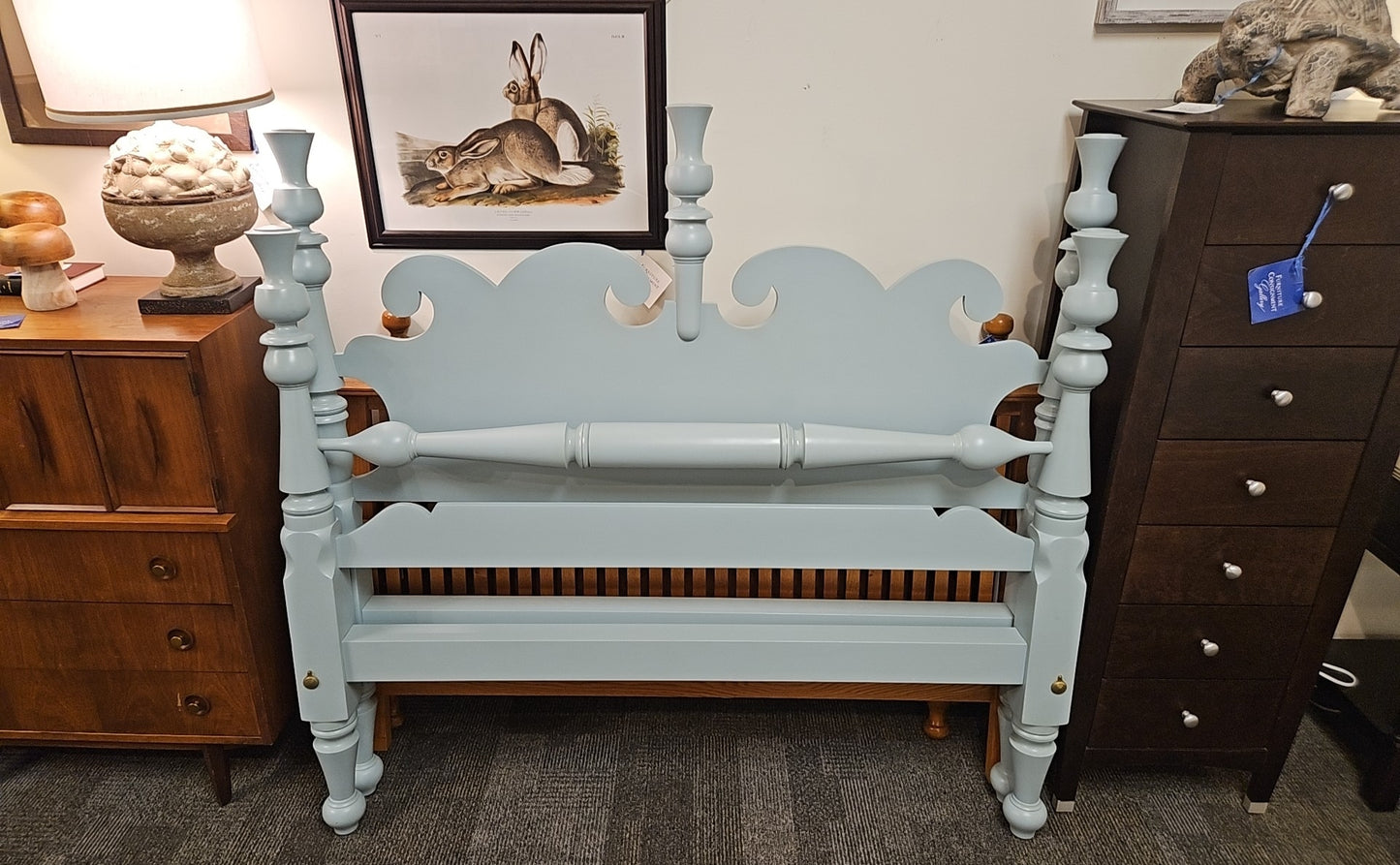 Leonard's Nantucket Thistle Queen Bed