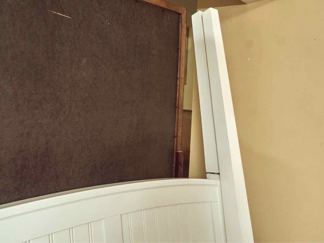 Vermont Tubbs White 4 Post Queen Bed Beadboard Accents