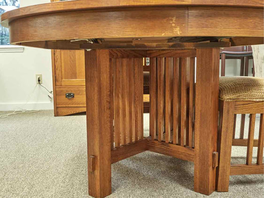 Thomasville Oak Dining table with set of 4 Matching Chairs