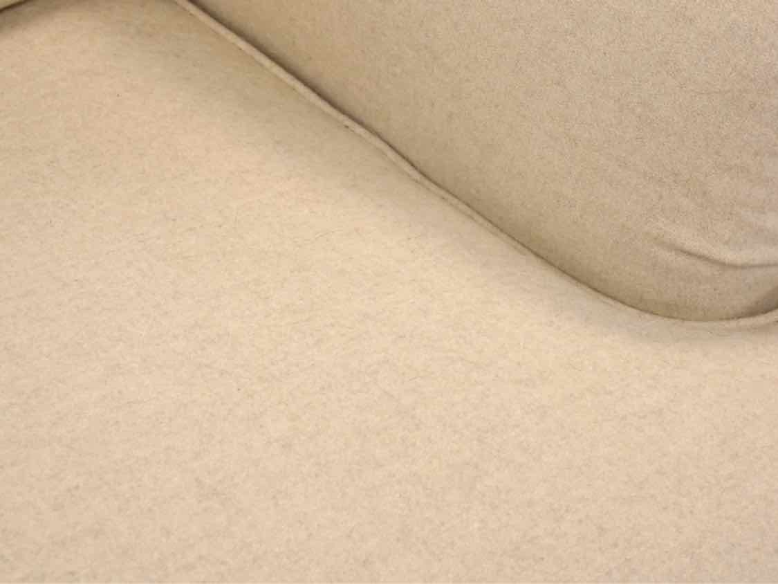 Hickory ' Carolyn' Swivel Chair in Ivory Wool Blend Upholstery
