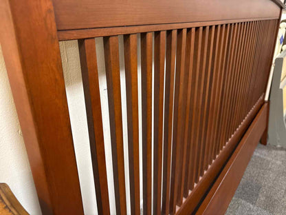 Boston Interiors Cherry Shaker Arched King Bed