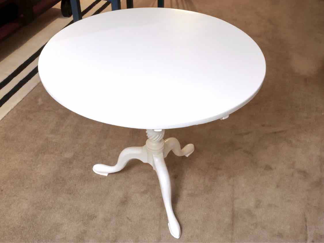 White Finish Round Pedestal Accent Table