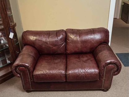 Robinson & Robinson 'Cognac' Leather Loveseat With Nailhead Trim & Bun Feet