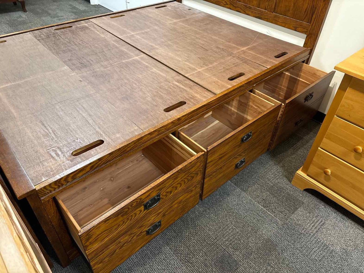 Intercon Furniture Oak Park Queen Storage Bed