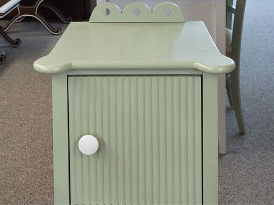 Maine Cottage 'Lizzie' Nightstand in Green W/ White Knob