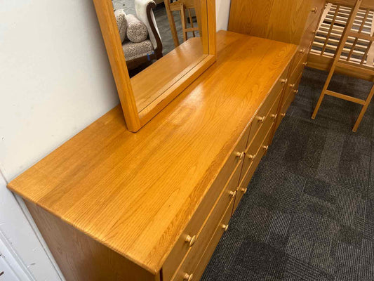 Vermont Tubbs Oak Dresser w/ Mirror