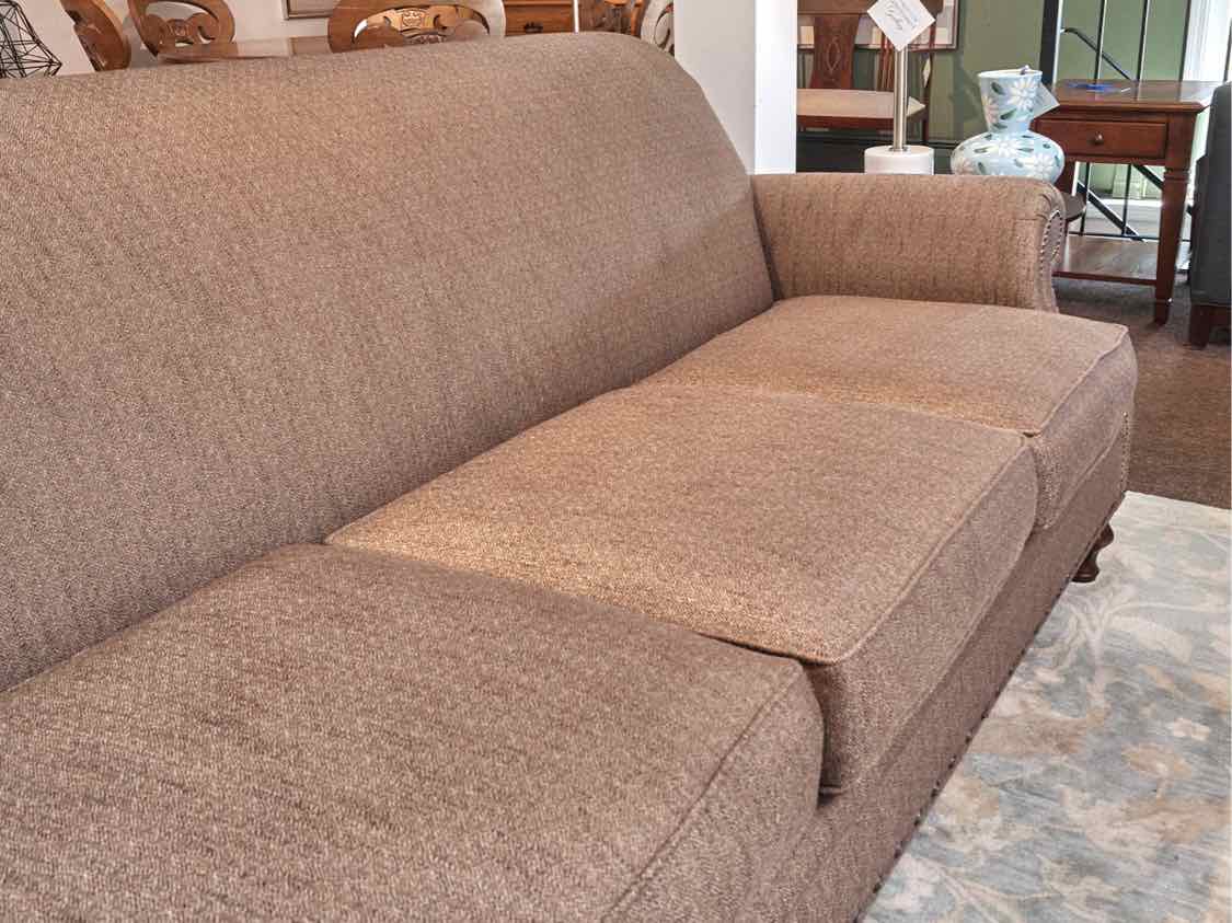Thomasville 3 Cushion Tweed Blend Upholstered Includes 4 Toss Pillows  Sofa