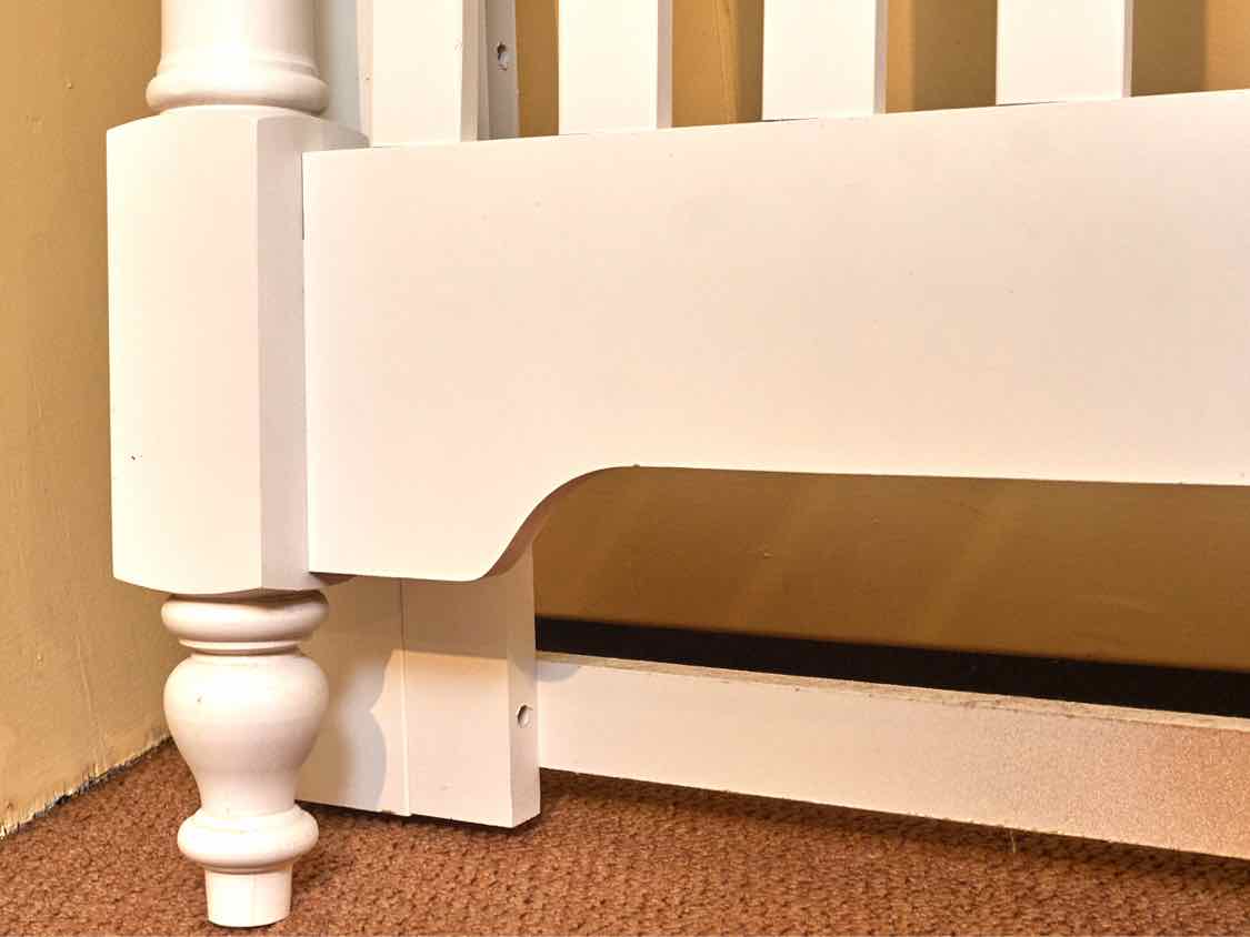 Pair Of White Finish Slat Back Twin Beds Includes Siderails & Slats